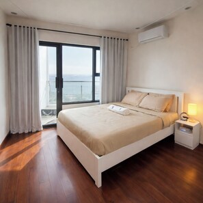 1 bedroom, travel cot, WiFi, bed sheets - Manila bayview superior Queen 1BR BA Balcony w/ bayview  (Manila)