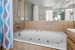 Shower, hair dryer, towels, soap - St George Vacation Rental| Condo sleeps 8 guest with Resort Amenities (St. George)
