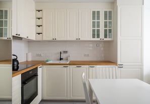 Fridge, oven, stovetop, dishwasher - Czerniakowska Comfy Apartment (Warszawa)