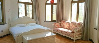 Warm Hotel on the Coast of Dalian