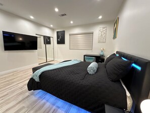 3 室のベッドルーム、セーフティボックス (室内)、WiFi、ベッドシーツ