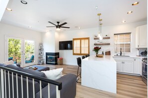 Interior - Spacious Three-Bedroom townhome  in Charming Mission Hills (San Diego)