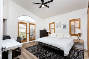 Room - Spacious Three-Bedroom townhome  in Charming Mission Hills (San Diego)
