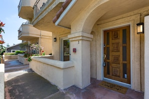 Exterior detail - Spacious Three-Bedroom townhome  in Charming Mission Hills (San Diego)