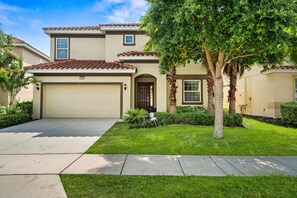 Exterior - 4x TV Wall, Pool Table, EV Charger, Waterpark, 15 Mins to Disney: Grand Getaway (Davenport)