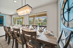 Dining - 4x TV Wall, Pool Table, EV Charger, Waterpark, 15 Mins to Disney: Grand Getaway (Davenport)