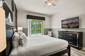 8 bedrooms, iron/ironing board, travel cot, WiFi - 4x TV Wall, Pool Table, EV Charger, Waterpark, 15 Mins to Disney: Grand Getaway (Davenport)