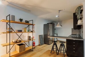 Fridge, microwave, stovetop, dishwasher - Liberdade Secret Garden (Lisboa)