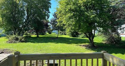 Charming Algoma retreat - 10 min. Walk to the Beach