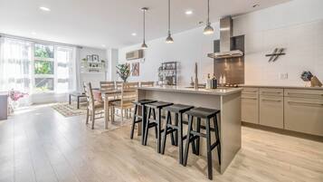 Micro-ondes, four, plaque de cuisson, lave-vaisselle