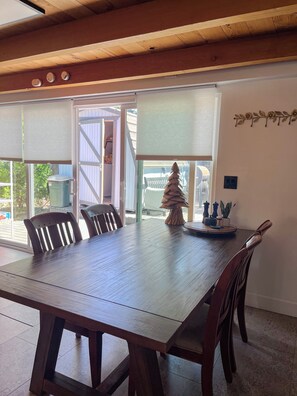 Dining - Meadow Lakes Cottage Yosemite & Kings Canyon Parks Gourmet Kitchen Close to Snow (Auberry)