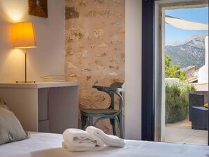 4 soverom, strykejern/-brett, internettilgang og sengetøy