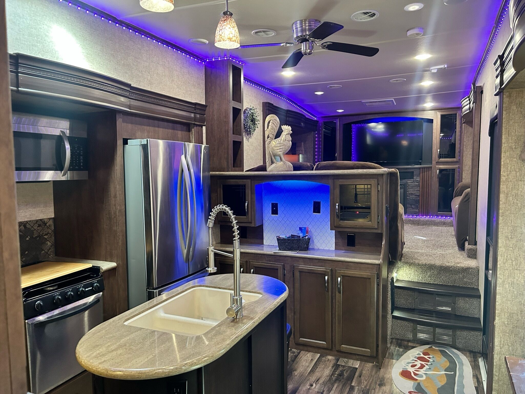 Spacious Luxury RV Glamping Experience @ KHP