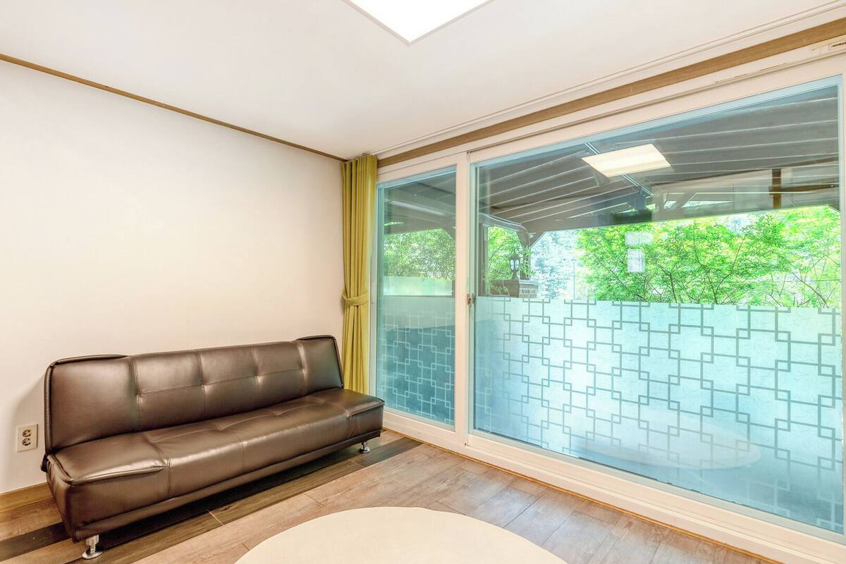 Basic Room, 1 Bedroom (101(Pet-Friendly / Private BBQ)) | 1 bedroom, free WiFi