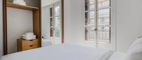 2 多间卧室、熨斗/熨衣板、WiFi、床单