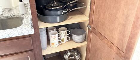 Mikrowelle, Ofen, Herdplatte, Geschirrspüler