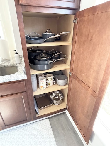 Spacious 4-bedroom house in enjoyable Pensacola with AC, WiFi