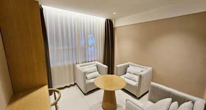Hanxing Hotel Luohe