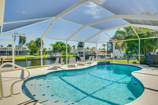 Pool - Holly's HomeAway-Private Pool, Kayaks & Canal Adventures (Cape Coral)