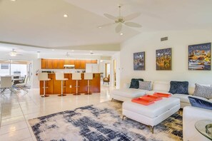 Interior - Holly's HomeAway-Private Pool, Kayaks & Canal Adventures (Cape Coral)