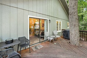 Outdoor dining - Gameday Getaway! - Less than 2 miles from Death Valley! (Clemson)