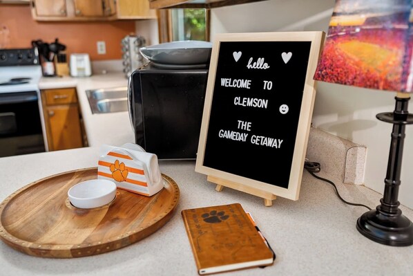 Fridge, microwave, oven, stovetop - Gameday Getaway! - Less than 2 miles from Death Valley! (Clemson)