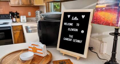 Gameday Getaway! - Less than 2 miles from Death Valley!