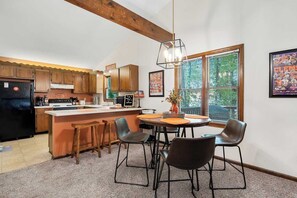 Dining - Gameday Getaway! - Less than 2 miles from Death Valley! (Clemson)