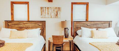 4 bedrooms, iron/ironing board, WiFi, bed sheets
