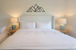 4 slaapkamers, een strijkplank/strijkijzer, reisbedje, wifi