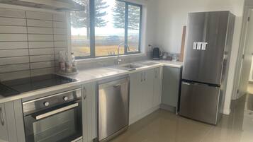 Coffee/tea maker, fridge, microwave, oven