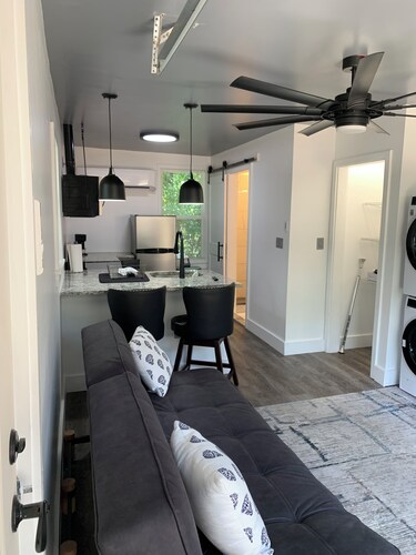 Romantic Getaway for two; 9 min drive to UNC; near downtown