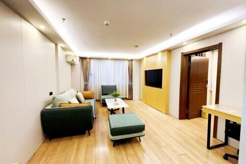 Yiren Hotel (Tongliao Railway Station People's Park)