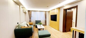 Yiren Hotel (Tongliao Railway Station People's Park)