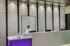 Lobby - Yiren Hotel (Tongliao Railway Station People's Park) (Tongliao)