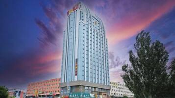 A tall hotel with multiple floors and a central entrance.