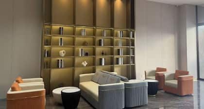 Yiren Hotel (Tongliao Railway Station People's Park)