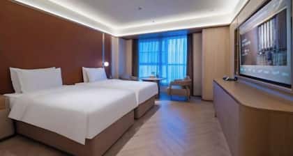 Yiren Hotel (Tongliao Railway Station People's Park)