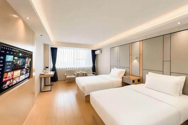 A hotel room with two beds, a desk, a TV, and a window with curtains. - Super 8 Hotel (Tongliao Railway Station Jianguo Road) (Tongliao)