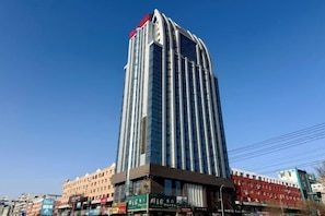 Exterior - Yiren Hotel (Tongliao Railway Station People's Park) (Tongliao)