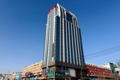 Yiren Hotel (Tongliao Railway Station People's Park)