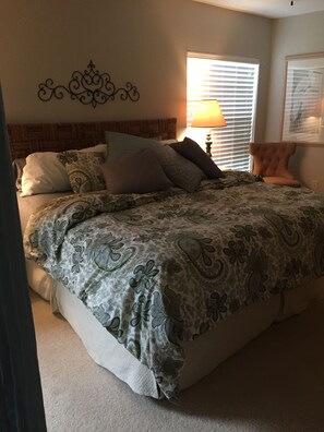 3 bedrooms, iron/ironing board, WiFi, bed sheets - Lovely 3-bedroom condo in Fort Myers with AC, WiFi (Fort Myers)