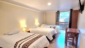 Habitación triple, vistas al río | Wifi gratis