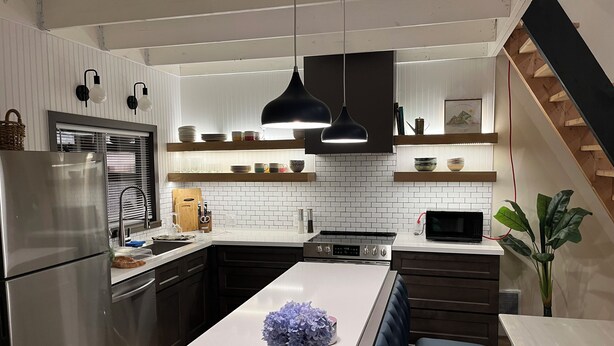 Private kitchen - Little Giant, concrete built
Serene 2-bedroom house with WiFi in charming Coram  (Coram)