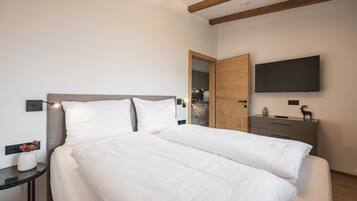 1 bedroom, in-room safe, WiFi (free), bed sheets