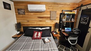 1 bedroom, desk, travel crib, free WiFi