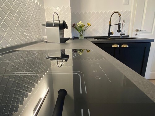 3 Bed Cottage - Sleeps 6 - Parking - Wifi