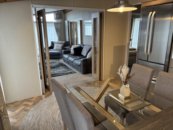 TV, fireplace, stereo