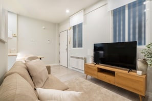 TV - apartamento en metro IBIZA (Madrid)
