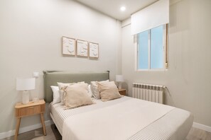 Iron/ironing board, free WiFi, bed sheets - apartamento en metro IBIZA (Madrid)